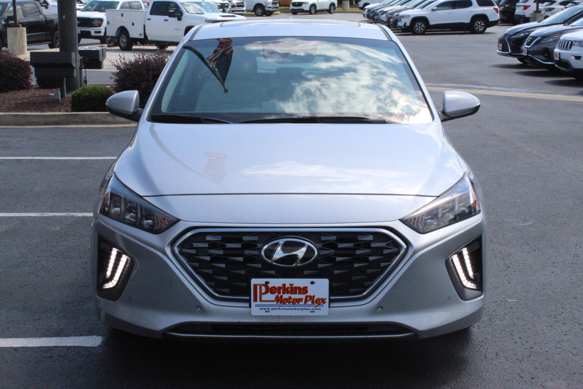 Used 2022 Hyundai Ioniq Limited FWD image 3
