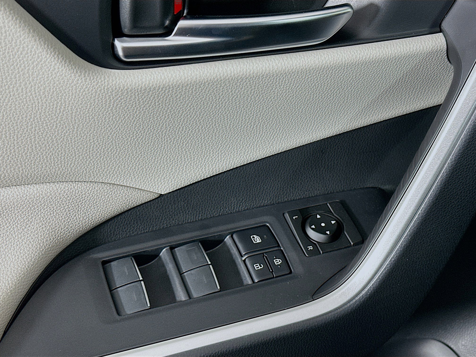 Used 2025 Toyota RAV4 XLE w/ Convenience Package image 15