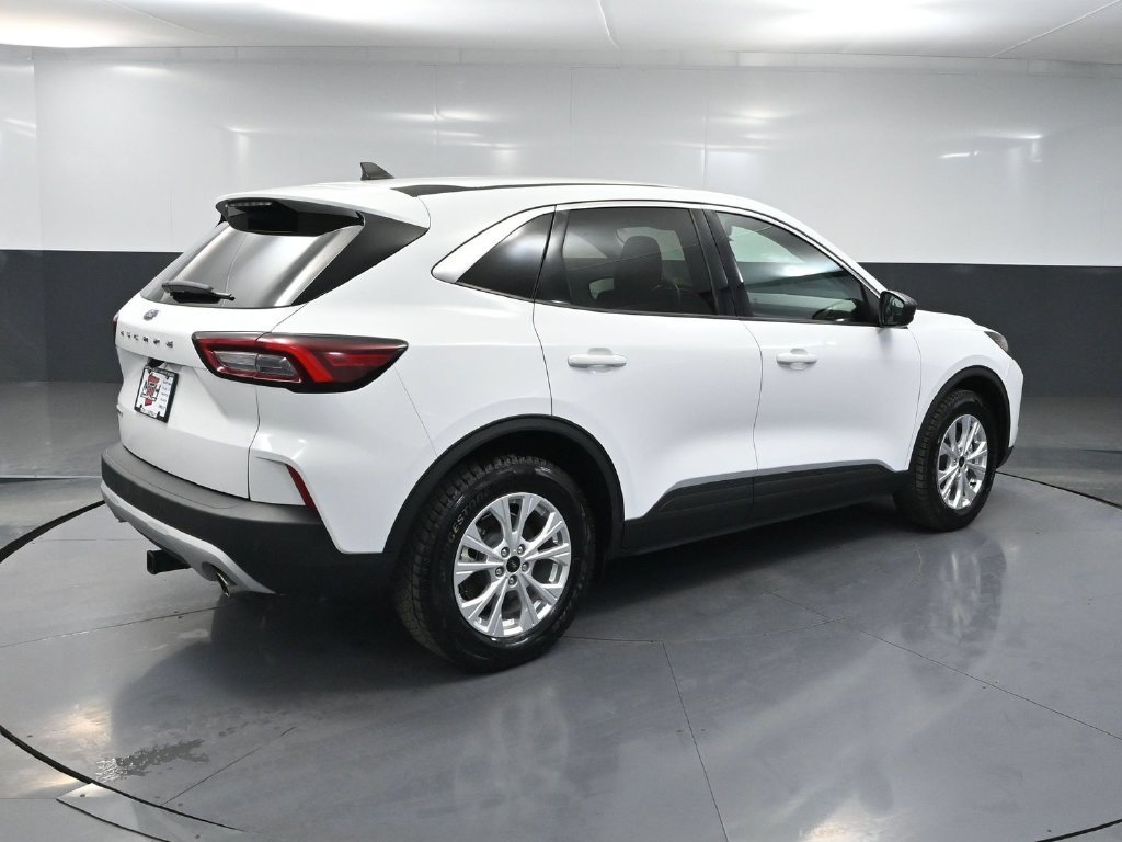 Used 2023 Ford Escape Active w/ Cold Weather Package FWD image 4