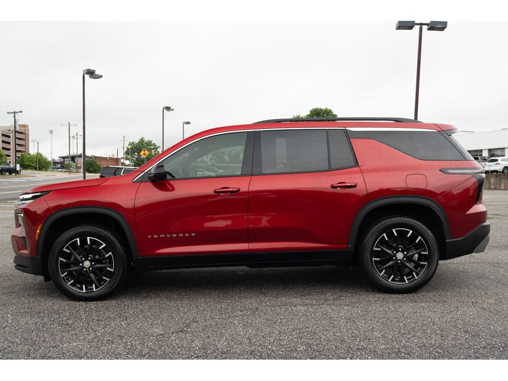 Used 2025 Chevrolet Traverse LT w/ Sun and Wheel Package FWD image 5