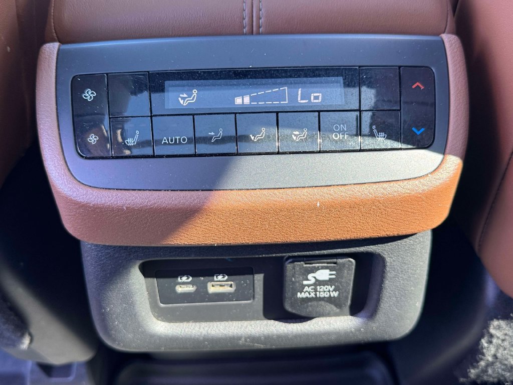 Used 2022 Nissan Pathfinder Platinum w/ Cargo Package AWD/4WD image 15