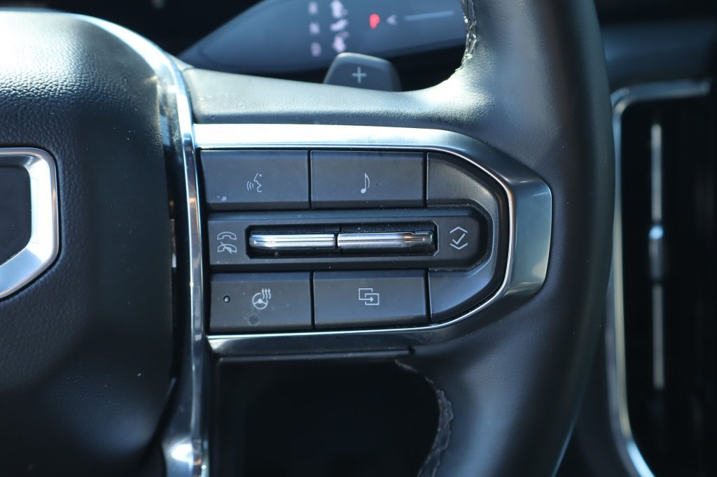 Used 2025 GMC Yukon XL Denali AWD/4WD image 24