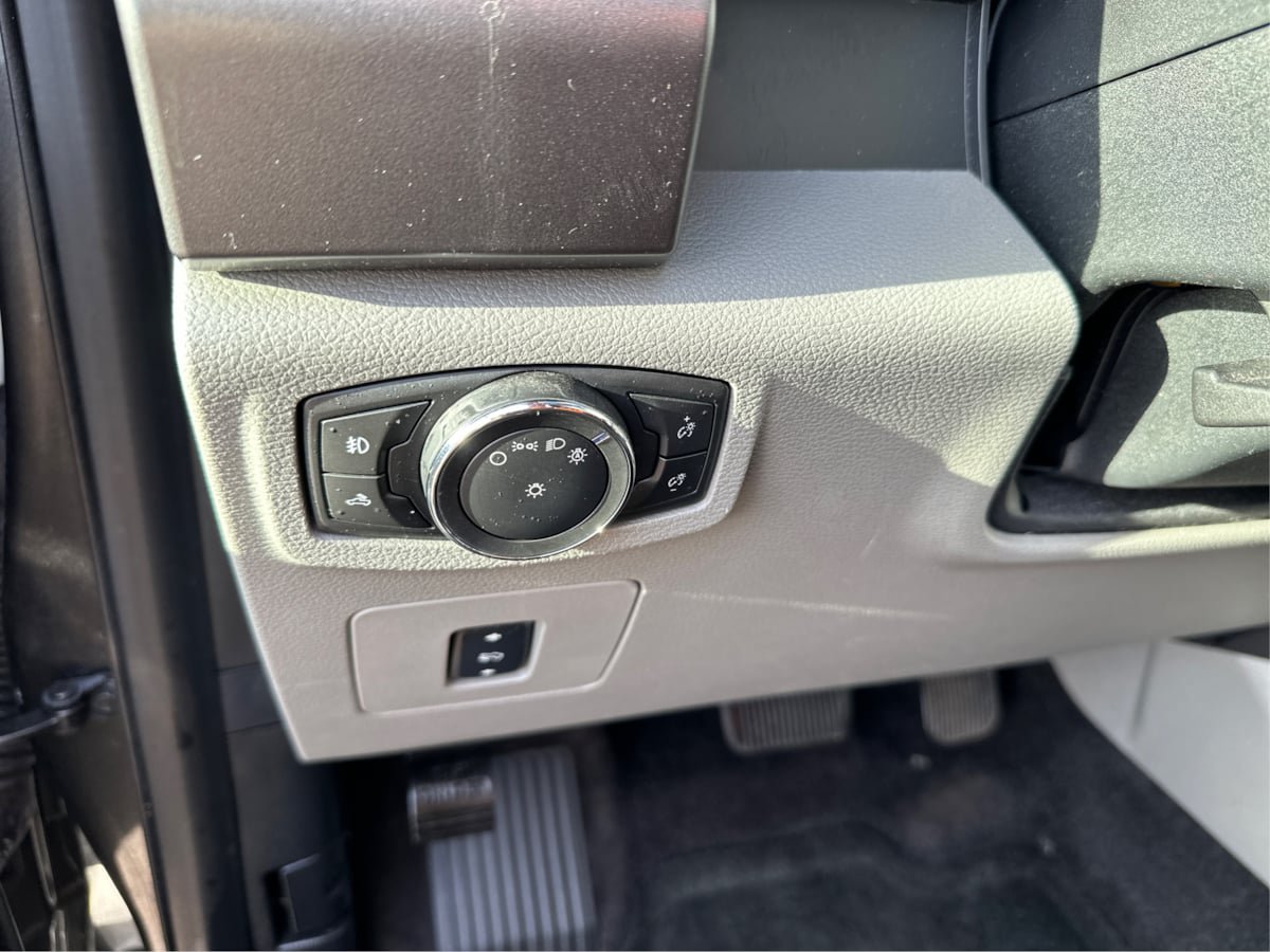 Used 2017 Ford F150 XLT w/ Equipment Group 302A Luxury AWD/4WD image 19