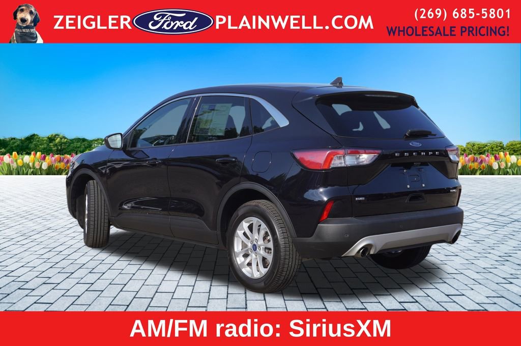 Used 2021 Ford Escape SE image 3