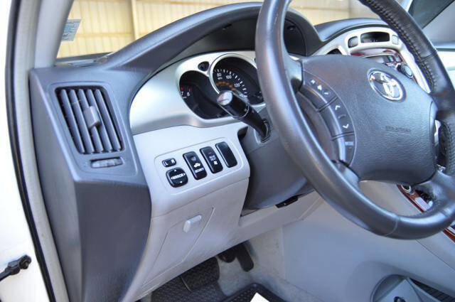 Used 2004 Toyota Highlander Limited image 29