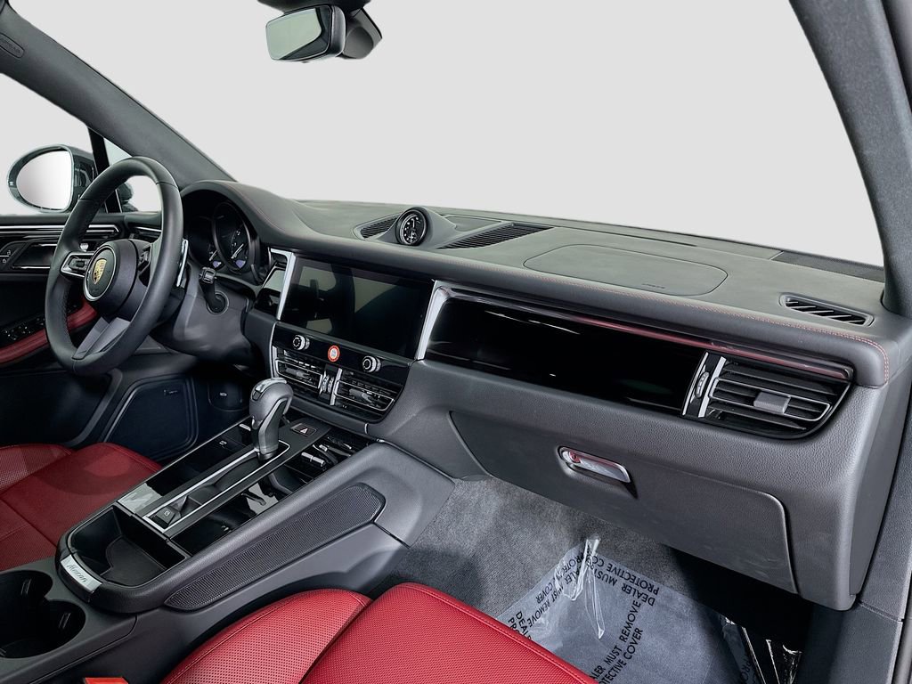 Used 2025 Porsche Macan image 32