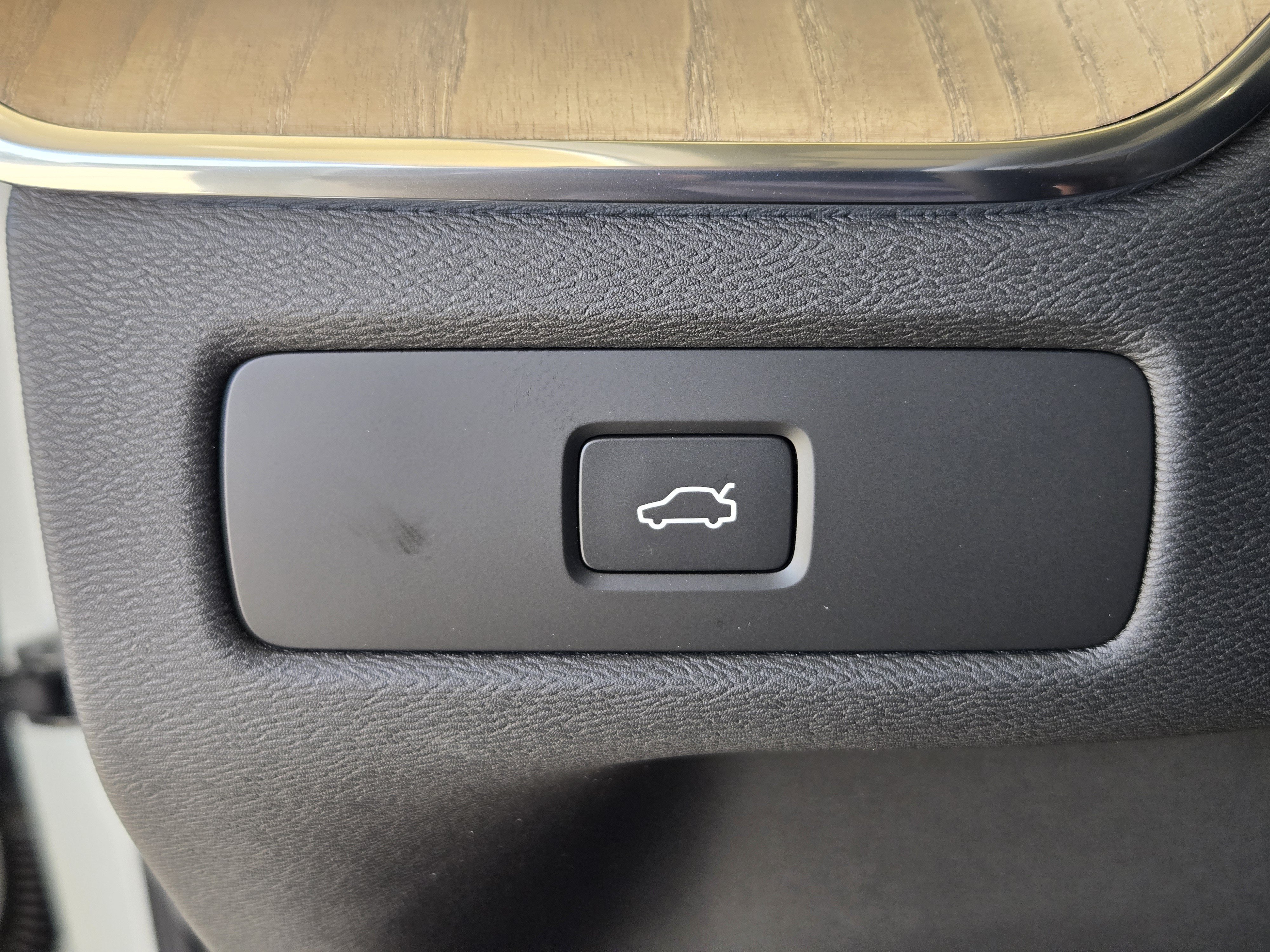 New 2026 Volvo XC60 B5 Core w/ Climate Package AWD/4WD image 16