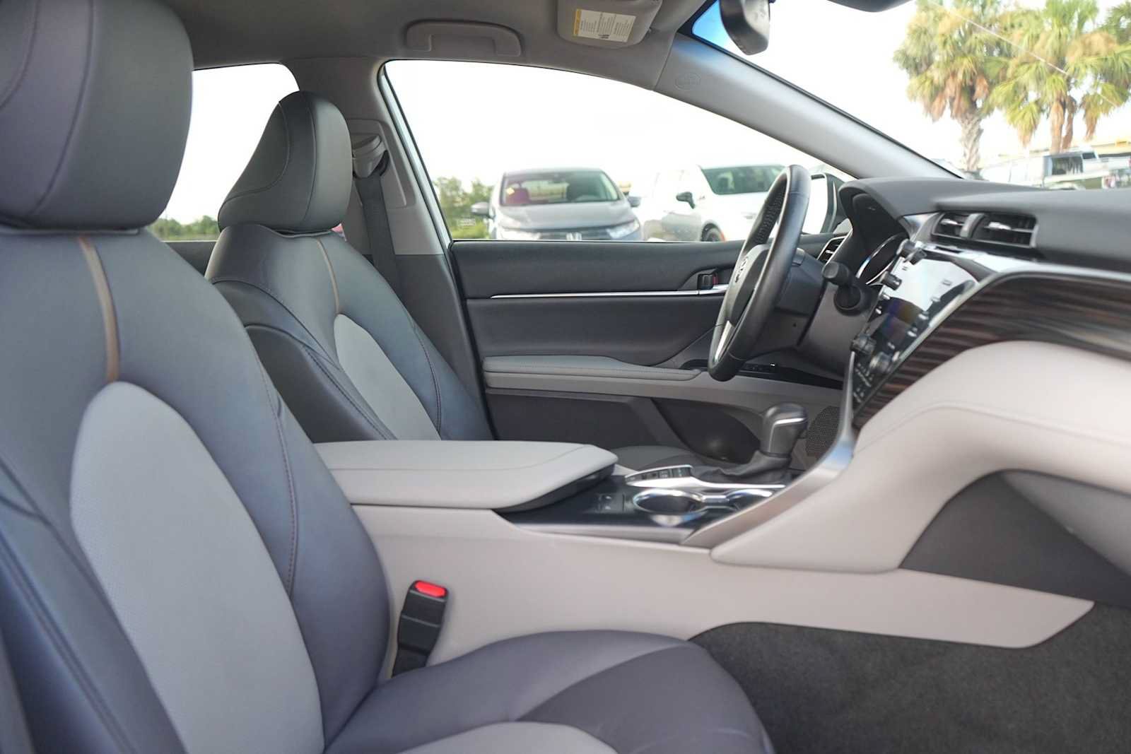 Used 2020 Toyota Camry XLE FWD image 15