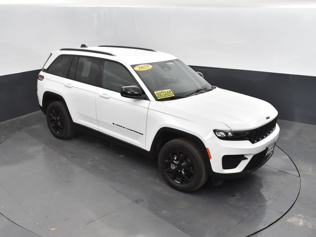 Used 2025 Jeep Grand Cherokee Altitude AWD/4WD image 36