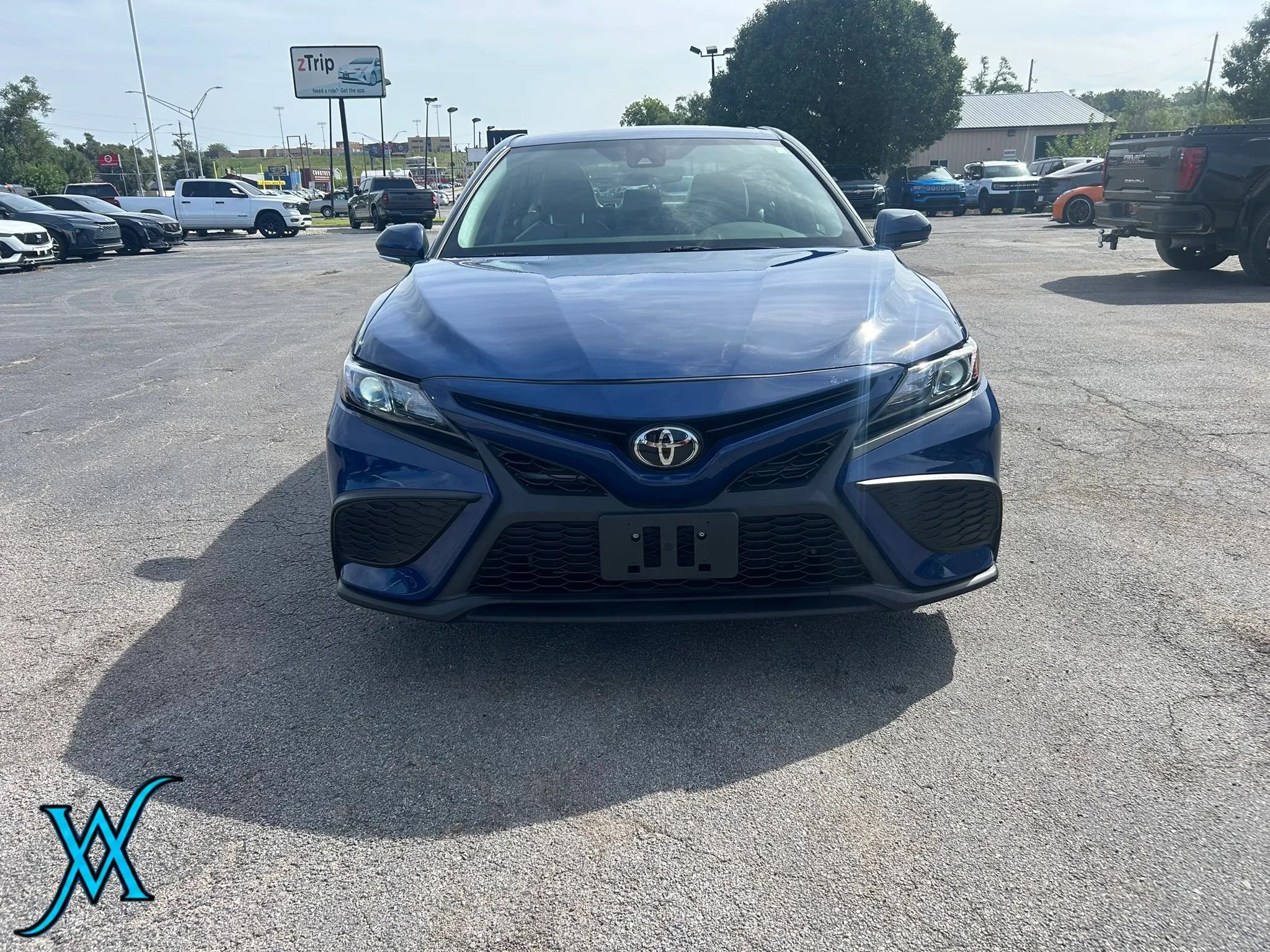 Used 2023 Toyota Camry SE w/ Cold Weather Package FWD image 2