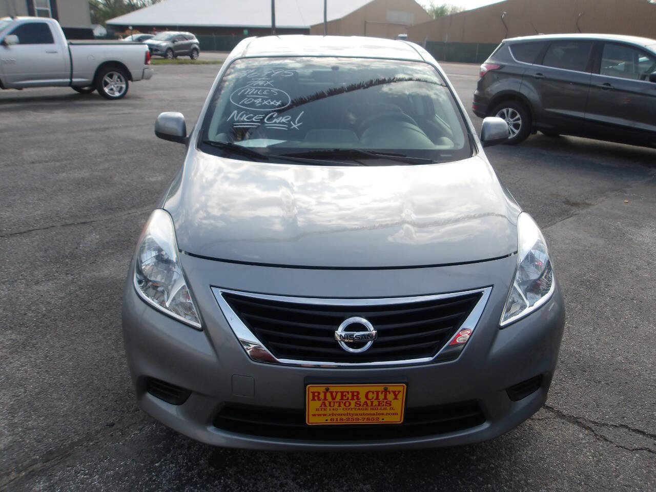 Used 2012 Nissan Versa SV image 2
