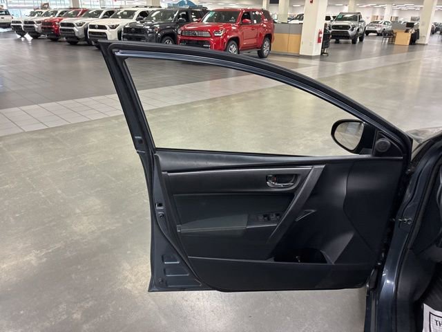 Used 2017 Toyota Corolla LE w/ Carpet Mat Package (TMS) FWD image 19