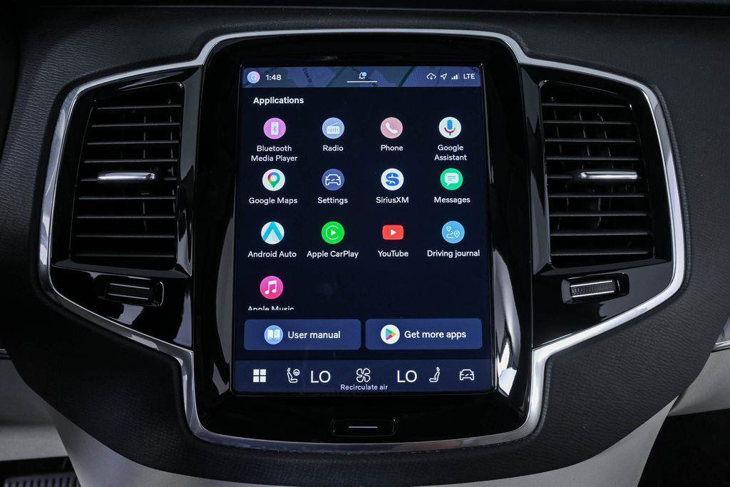 Certified 2025 Volvo XC90 T8 Plus w/ Protection Package Premier AWD/4WD image 15