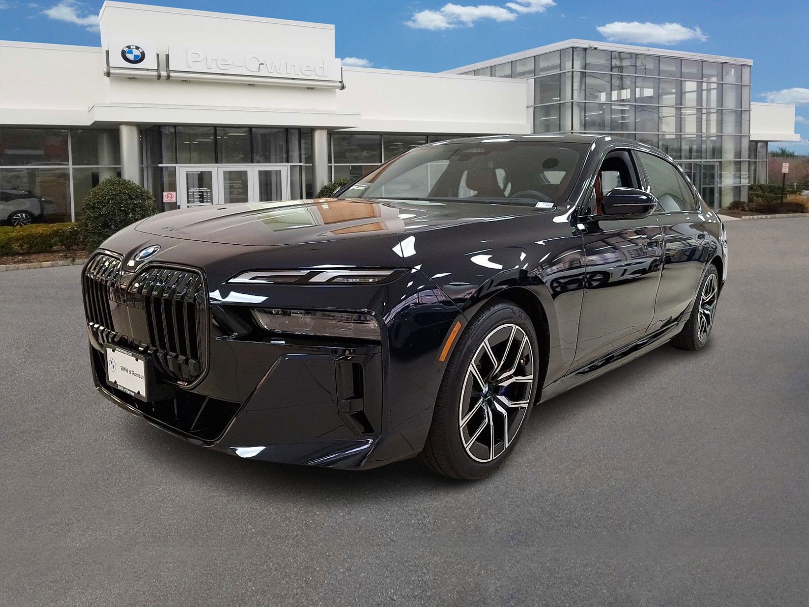 Used 2025 BMW i7 eDrive50 w/ M Sport Package RWD image 1