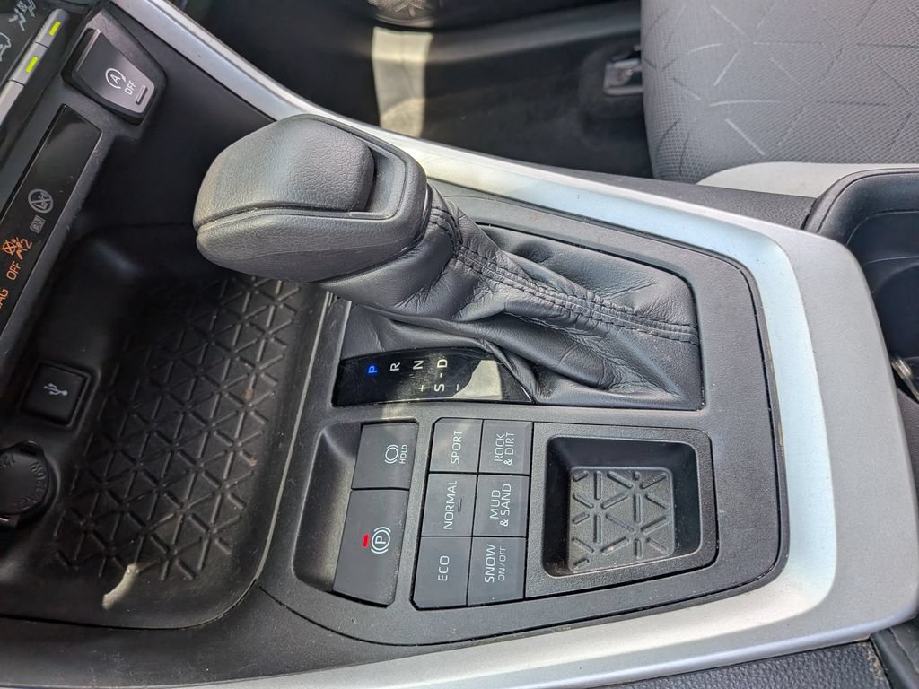 Used 2020 Toyota RAV4 XLE w/ All Weather Liner Package AWD/4WD image 15