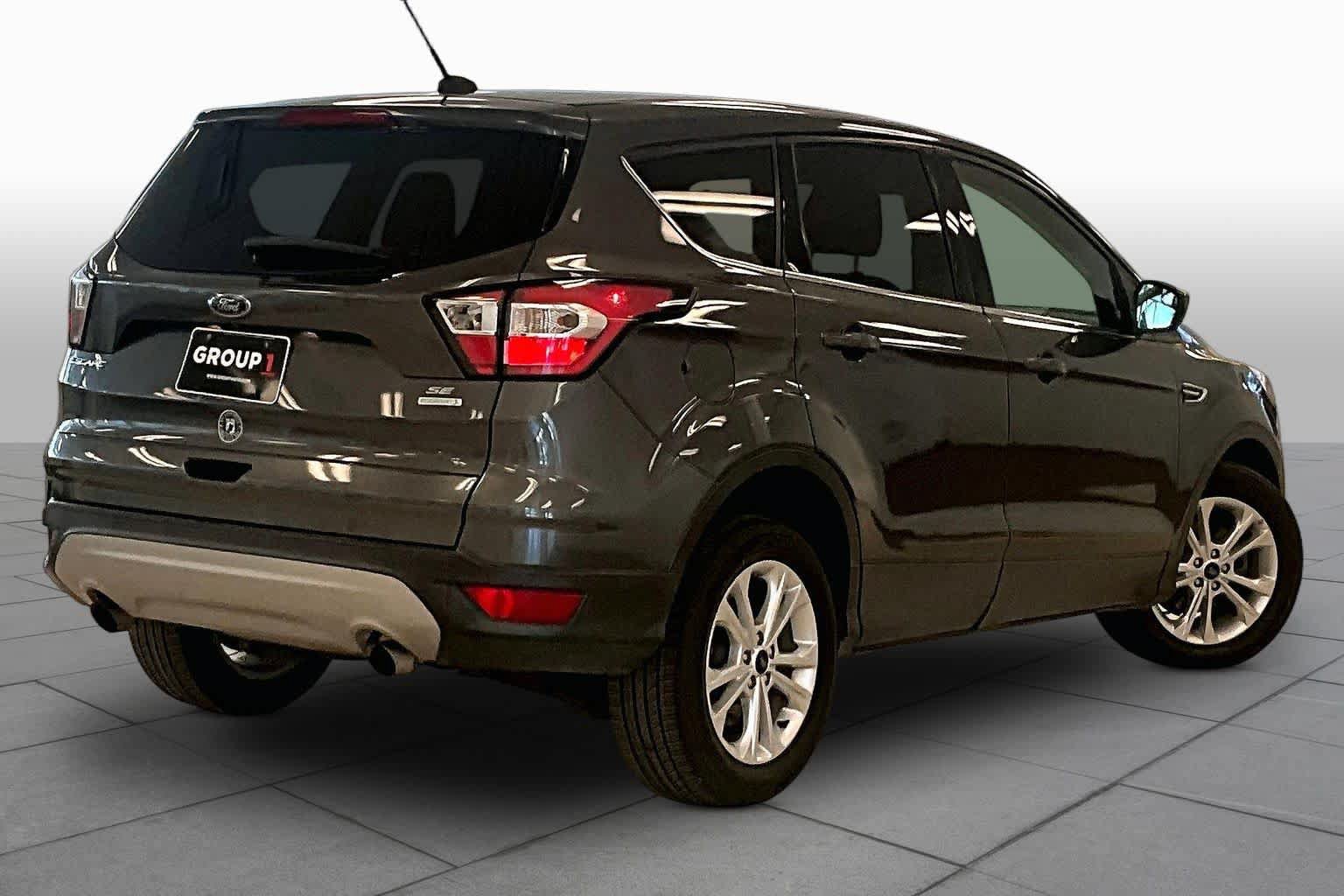 Used 2017 Ford Escape SE FWD image 12