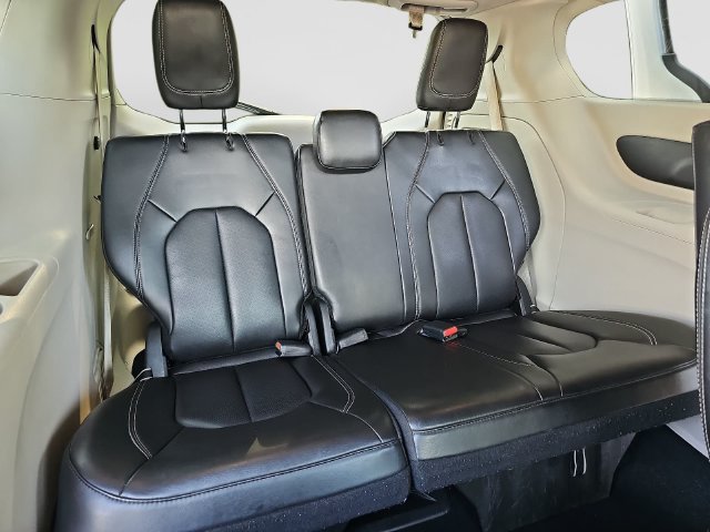 Used 2023 Chrysler Pacifica Touring-L FWD image 34