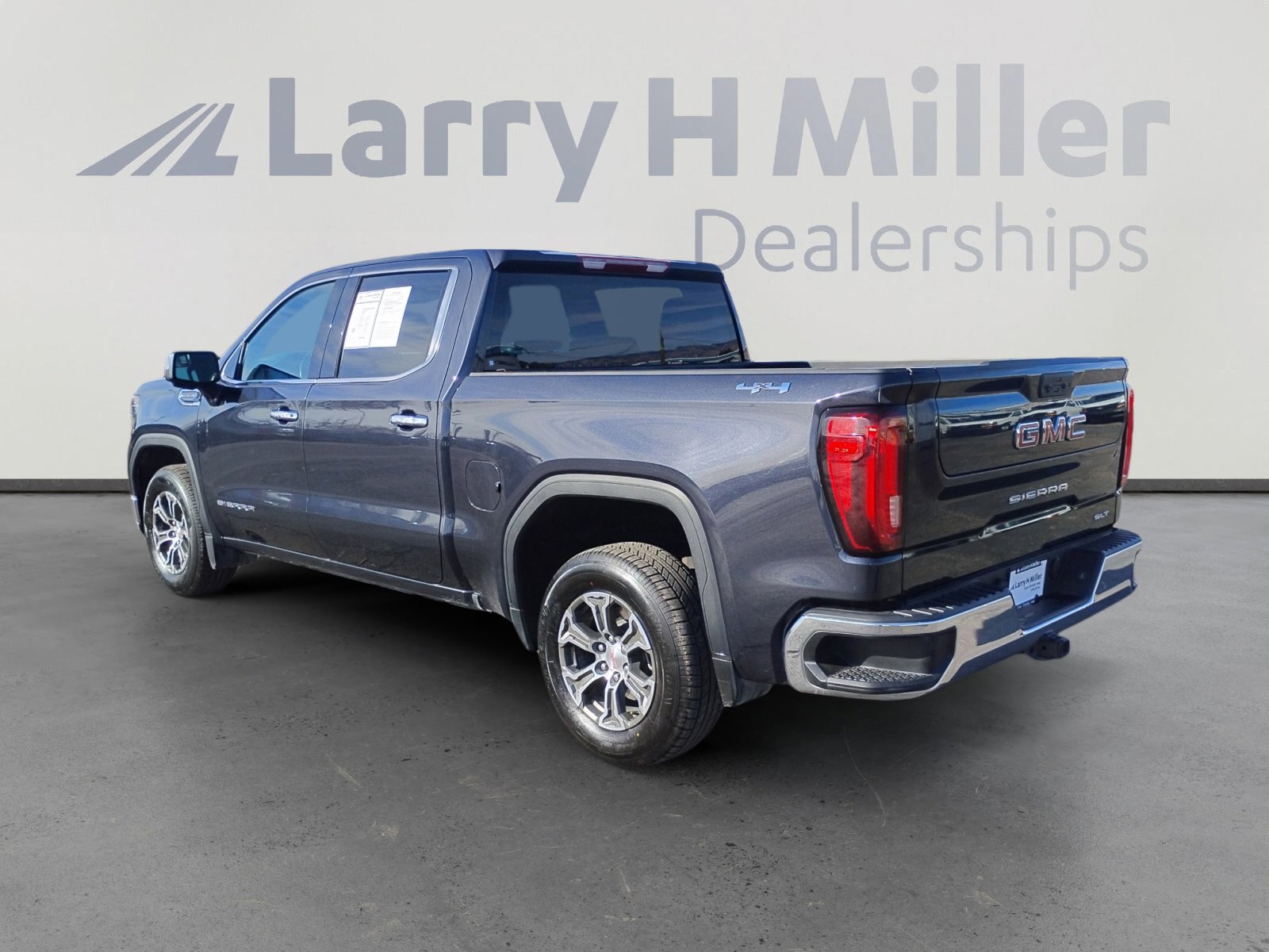 Used 2024 GMC Sierra 1500 SLT image 3