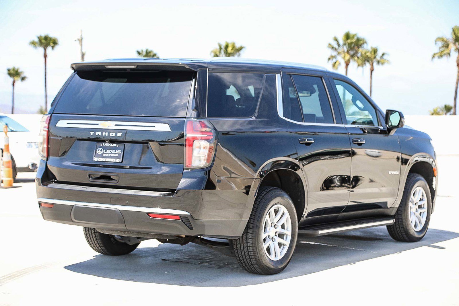 Used 2023 Chevrolet Tahoe LT w/ Luxury Package RWD image 7