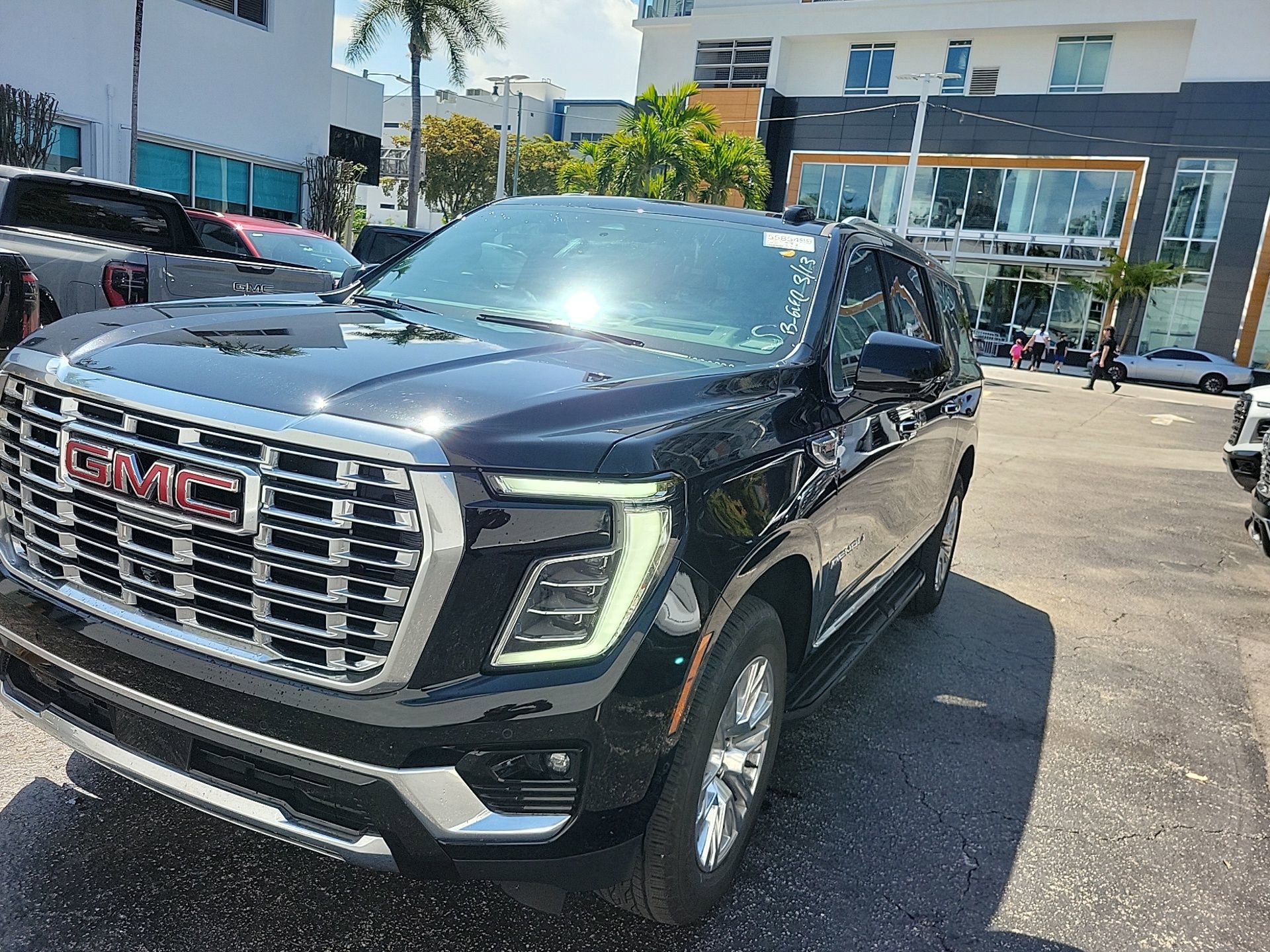 Used 2025 GMC Yukon XL Denali image 2