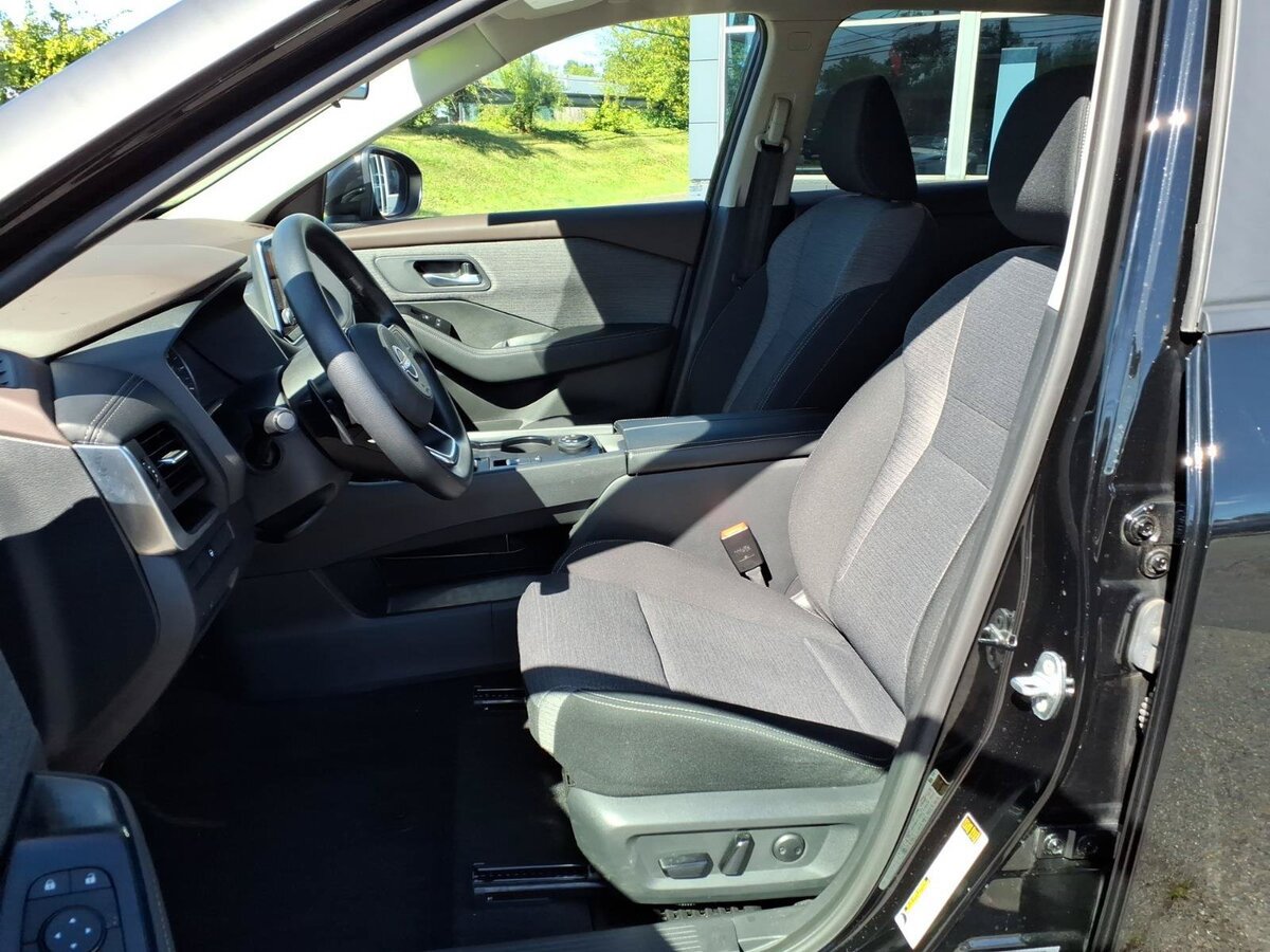 Used 2023 Nissan Rogue SV AWD/4WD image 19