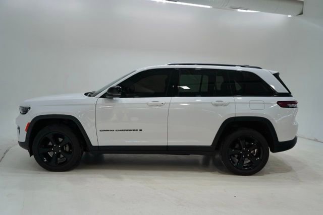 Used 2022 Jeep Grand Cherokee Altitude image 4
