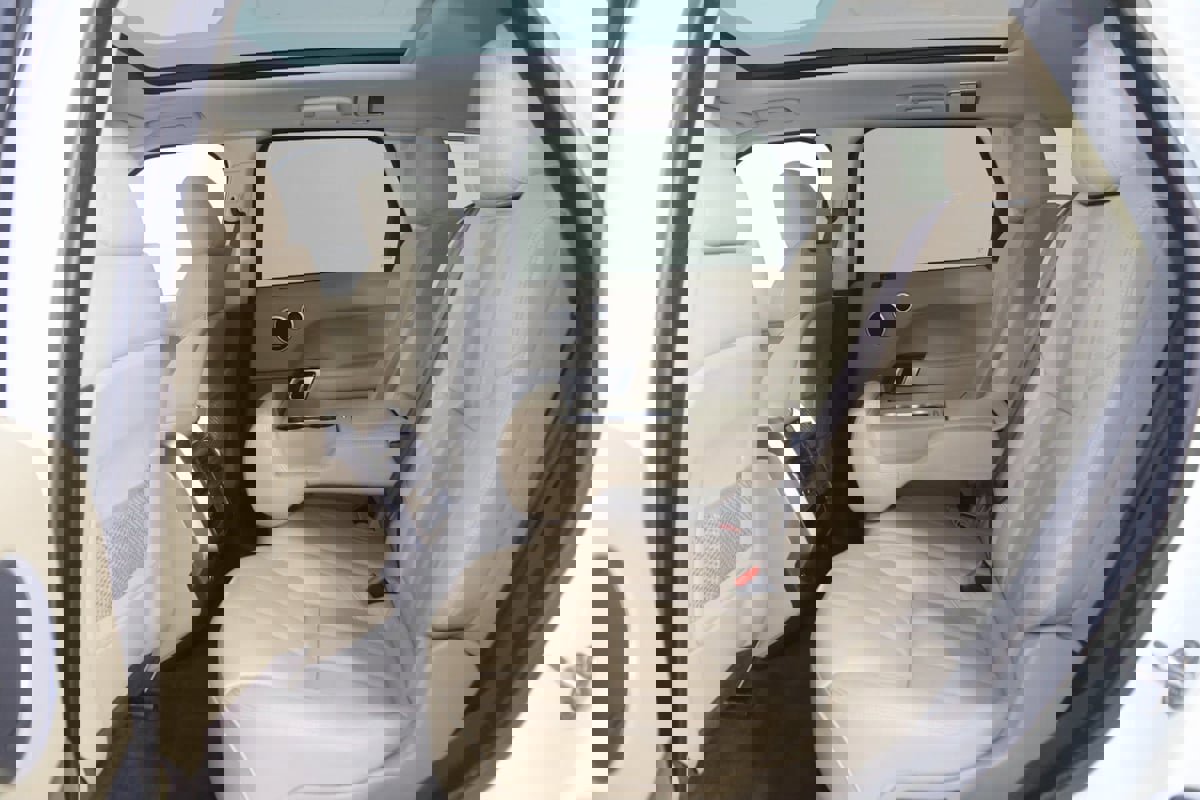 Used 2016 Land Rover Range Rover Sport SE image 45