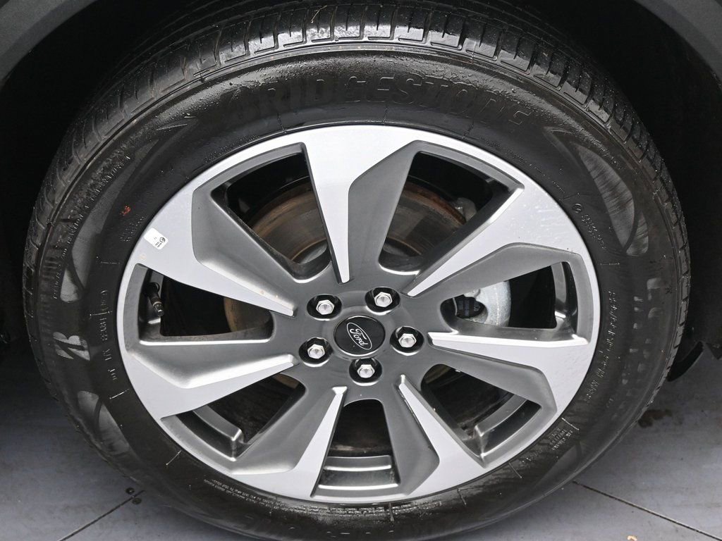 Used 2025 Ford Escape Platinum image 39