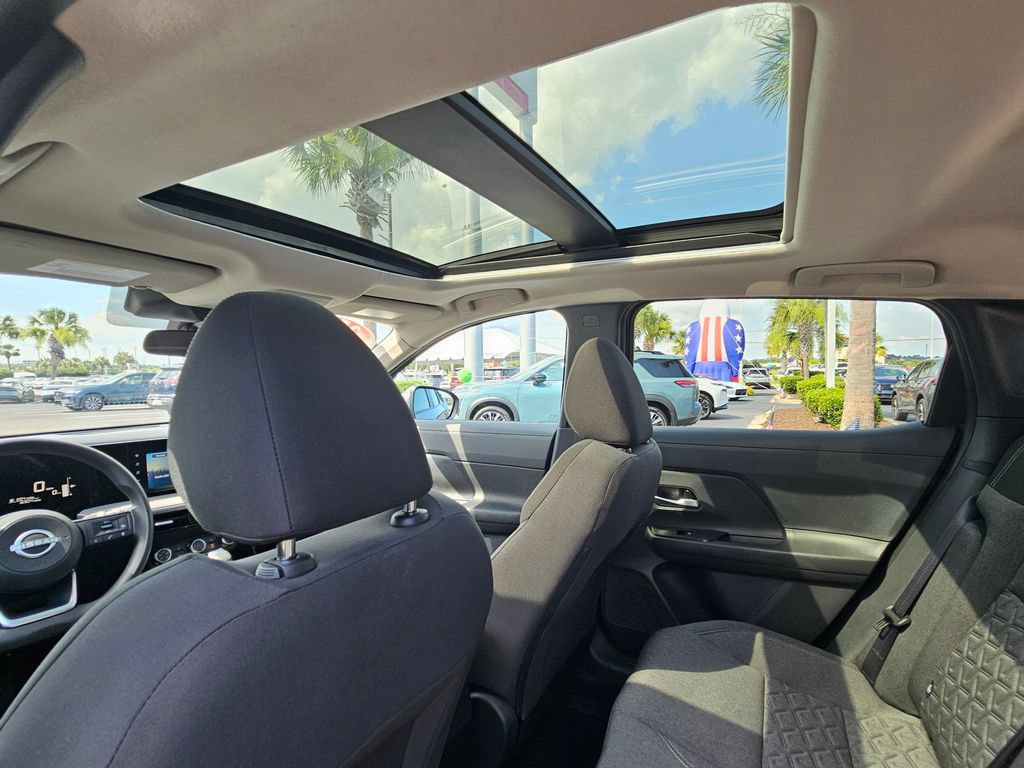 Certified 2025 Nissan Kicks SV w/ SV Premium Package AWD/4WD image 15