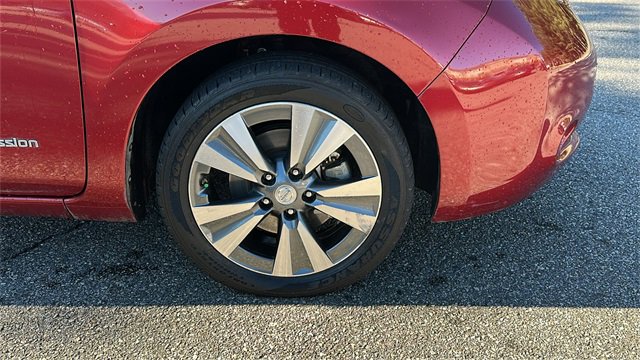 Used 2015 Nissan Leaf SV w/ LED & Quick Charge Package image 12