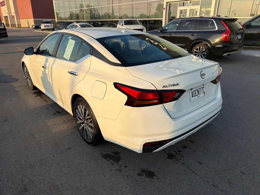 Used 2025 Nissan Altima 2.5 SV FWD image 4