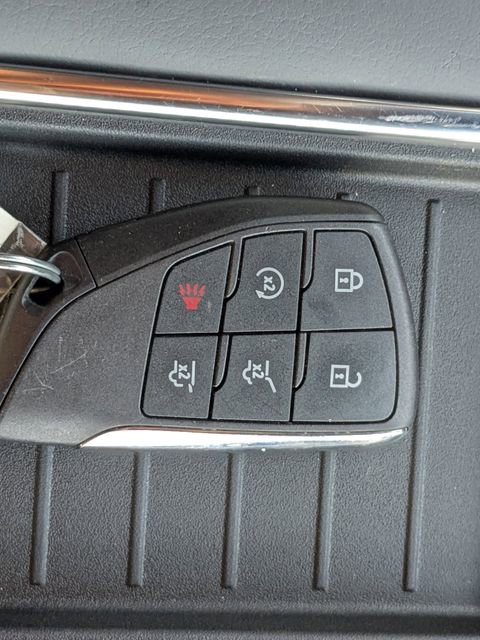 Used 2024 GMC Yukon XL Denali image 33