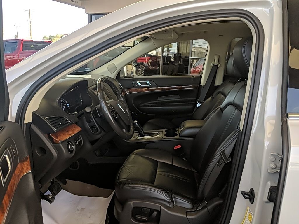 Used 2019 Lincoln MKT AWD image 13