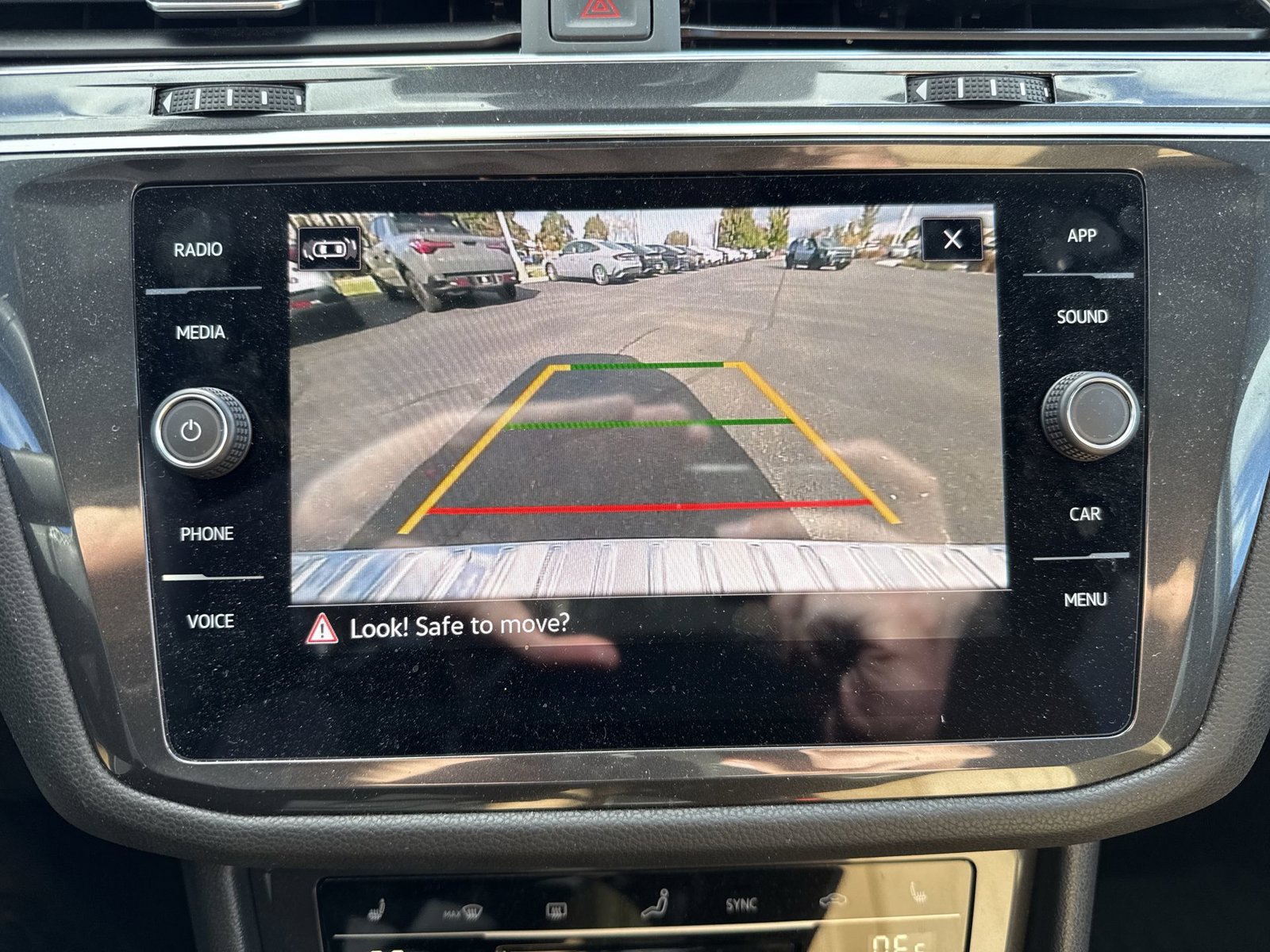 Used 2023 Volkswagen Tiguan SE w/ Panoramic Sunroof Package AWD/4WD image 19
