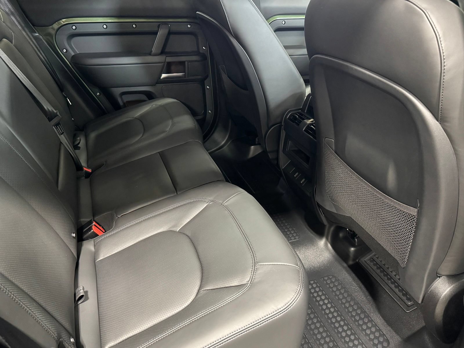 New 2026 Land Rover Defender 110 X-Dynamic SE AWD/4WD image 46