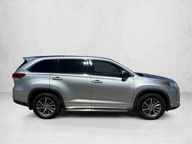 Used 2017 Toyota Highlander XLE FWD image 4