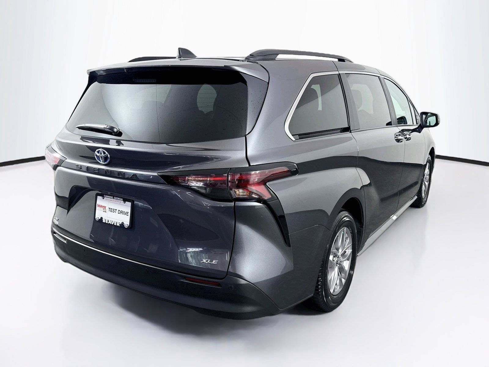 Certified 2025 Toyota Sienna XLE FWD image 2