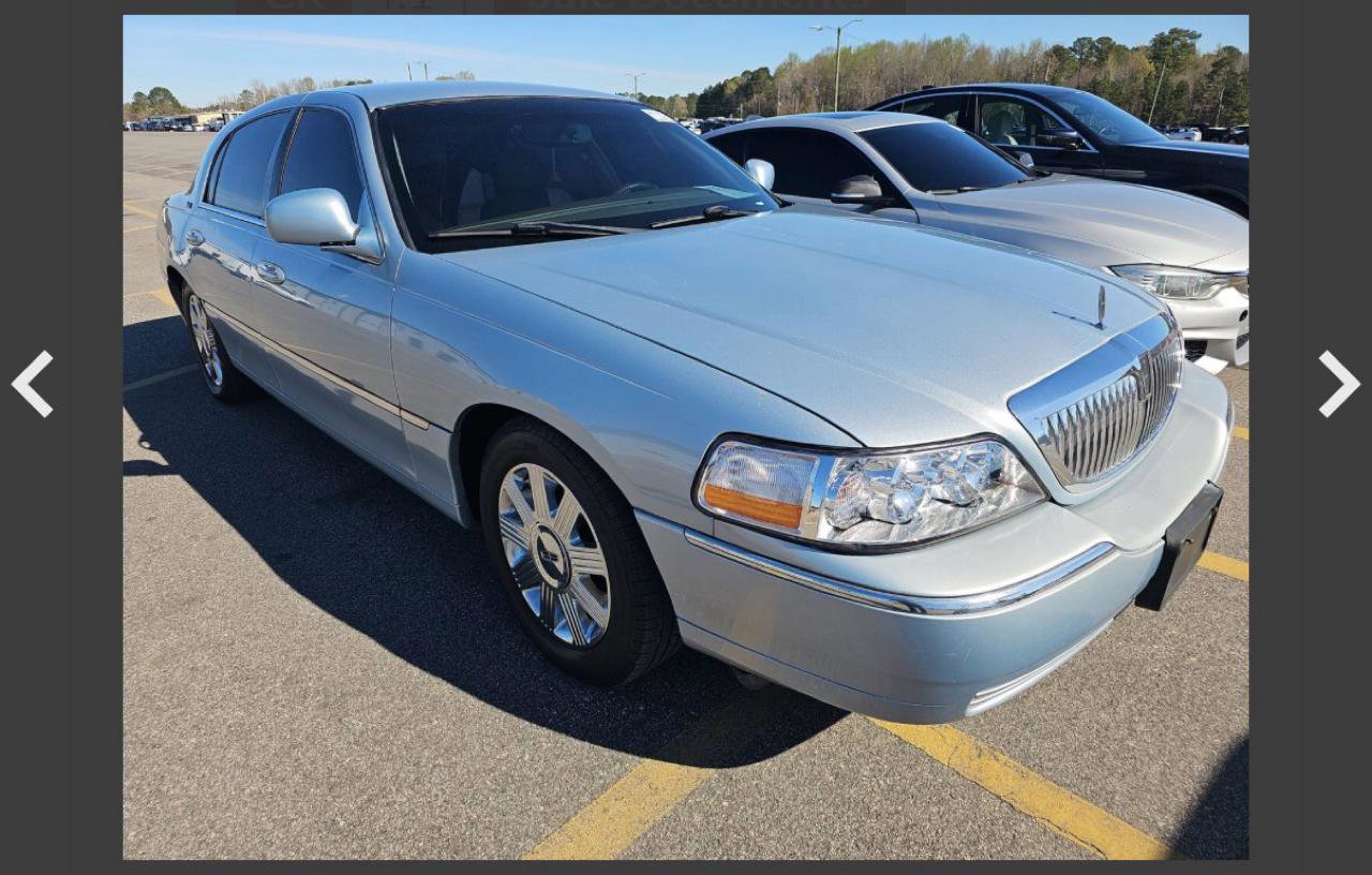 Used 2005 Lincoln Town Car Signature Limited RWD image 4