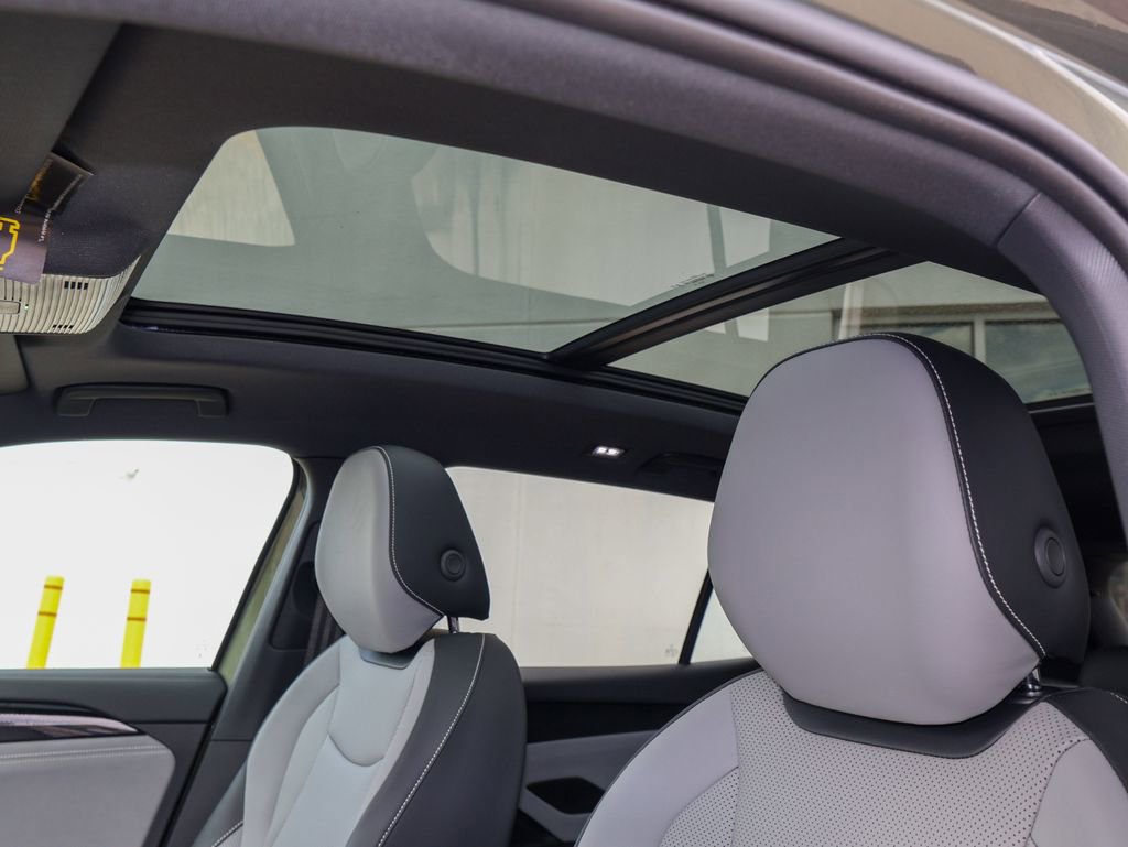 New 2026 Volkswagen Tiguan SE R-Line AWD/4WD image 13