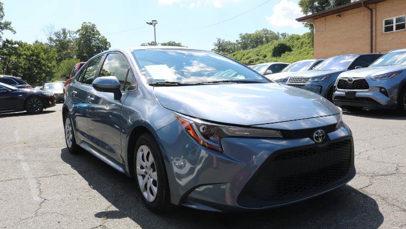Used 2022 Toyota Corolla LE FWD image 3