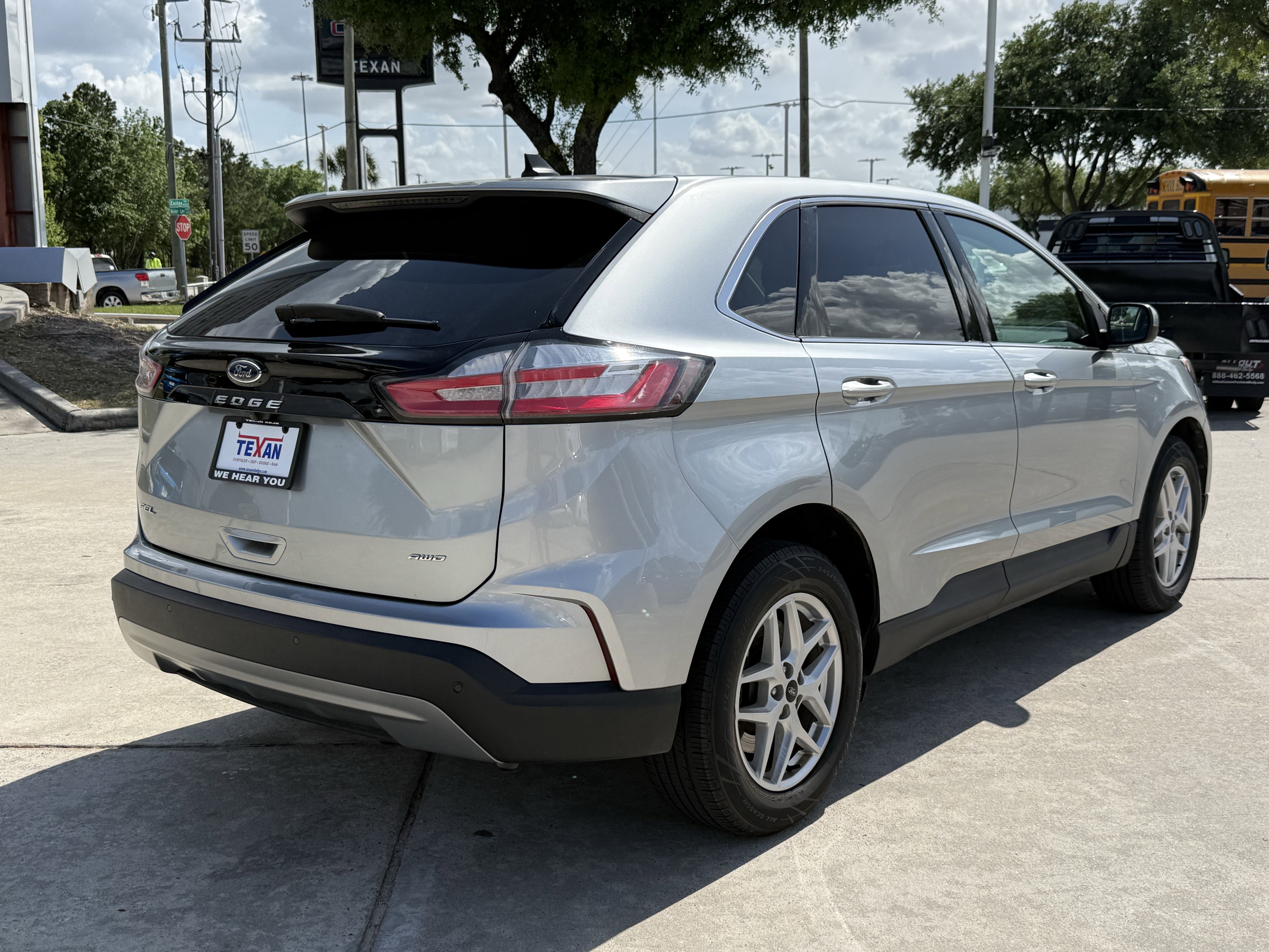 Used 2024 Ford Edge SEL AWD/4WD image 5