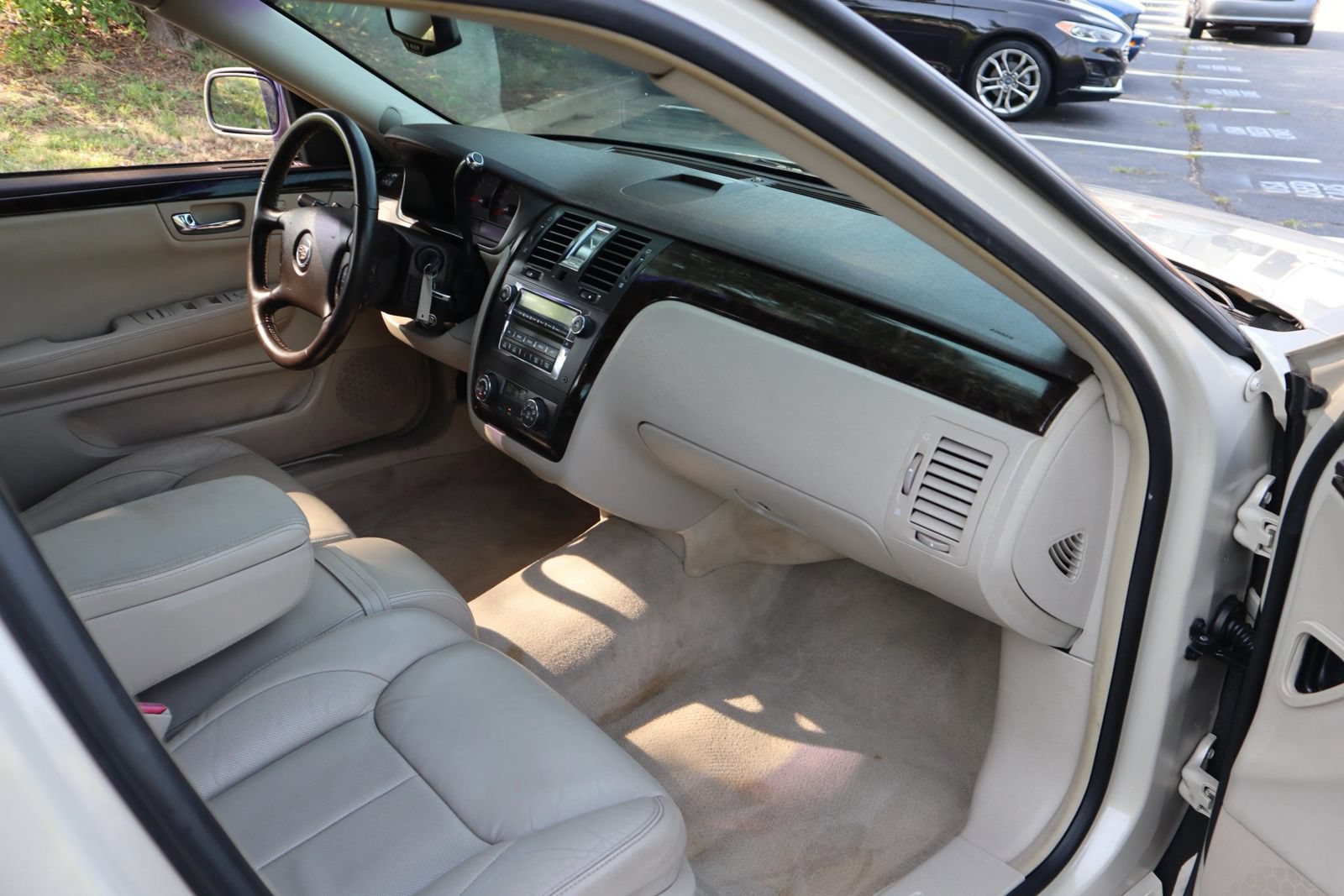 Used 2011 Cadillac DTS Luxury FWD image 15