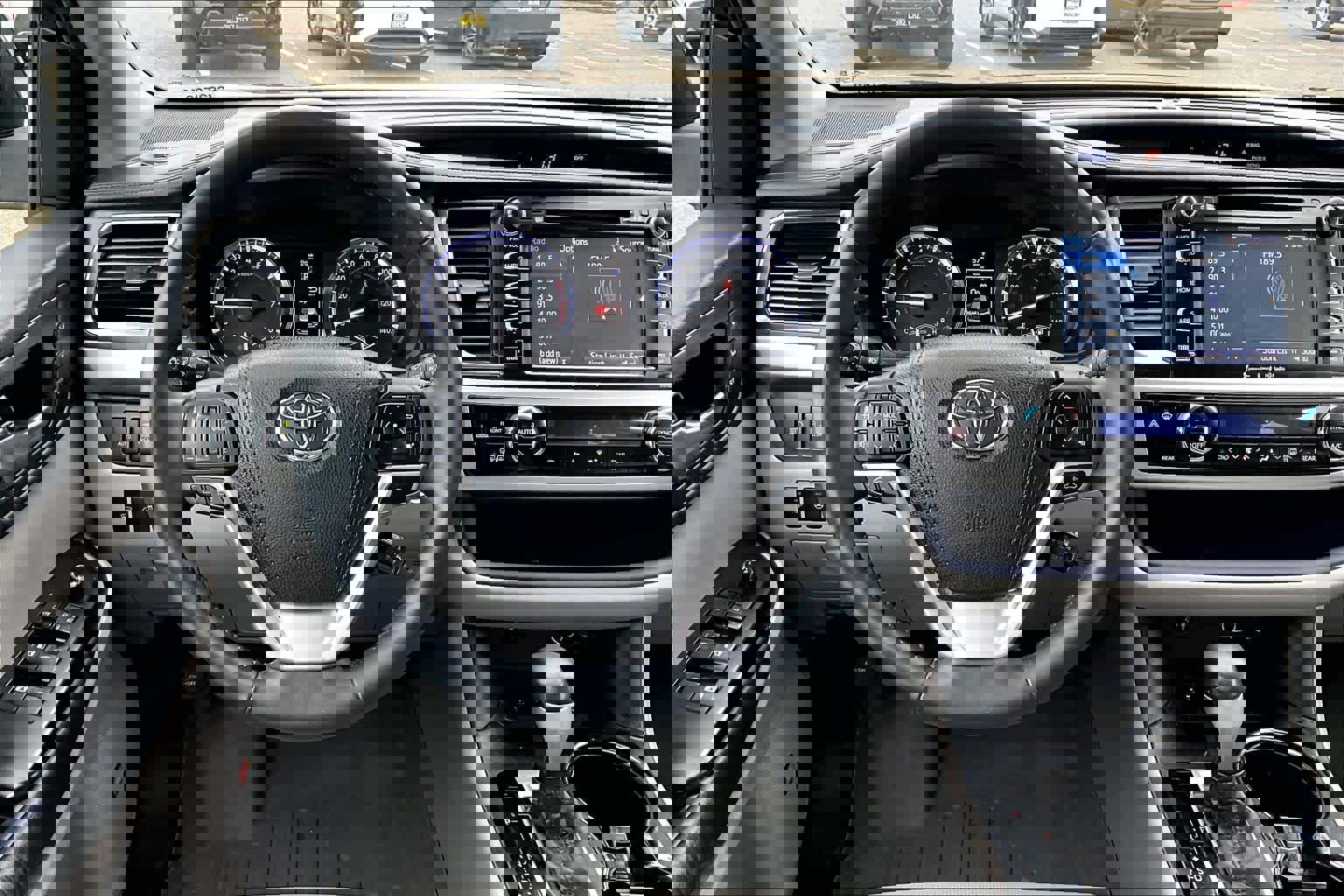 Certified 2016 Toyota Highlander Limited Platinum image 5