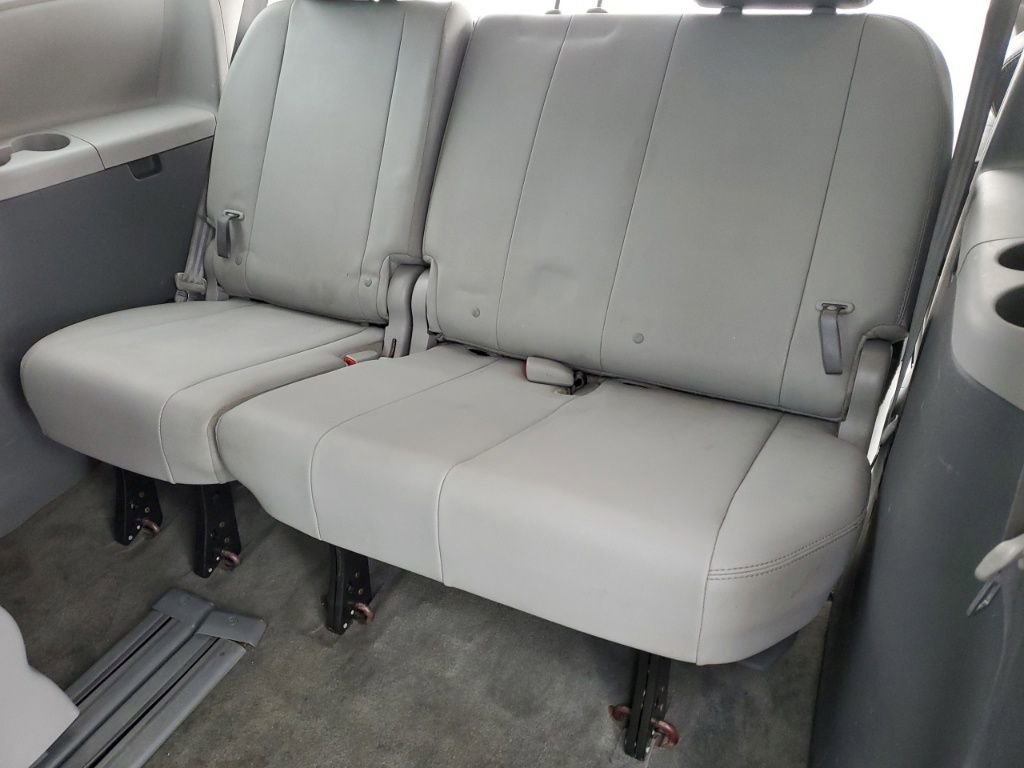 Used 2017 Toyota Sienna XLE Premium image 28