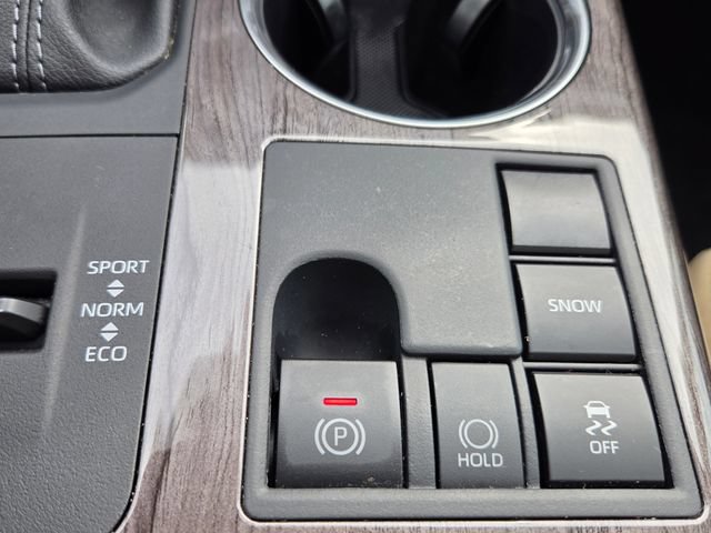 Used 2025 Toyota Highlander Limited FWD image 39