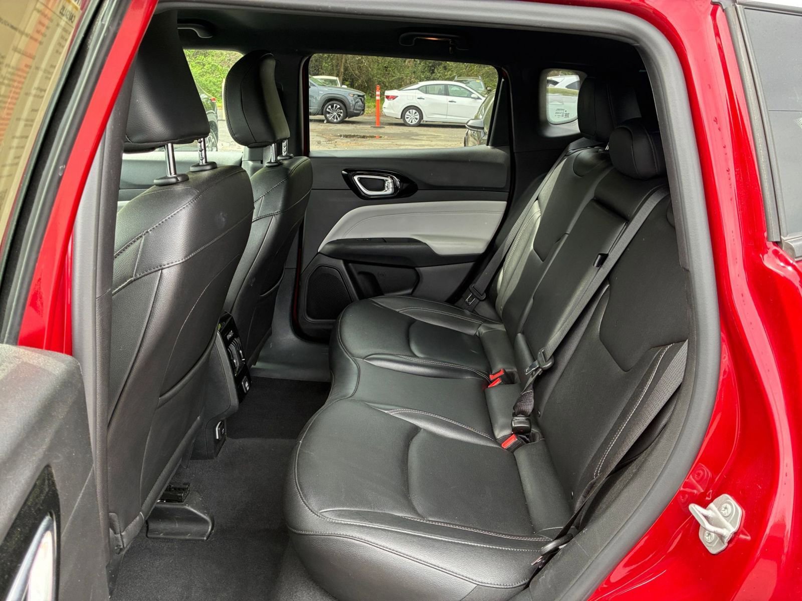 Used 2025 Jeep Compass Limited image 27