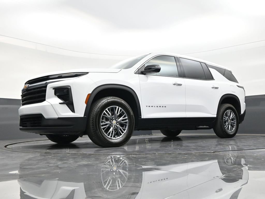 Used 2024 Chevrolet Traverse LS FWD image 21