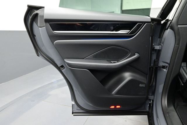 Used 2025 Porsche Macan Electric RWD image 13