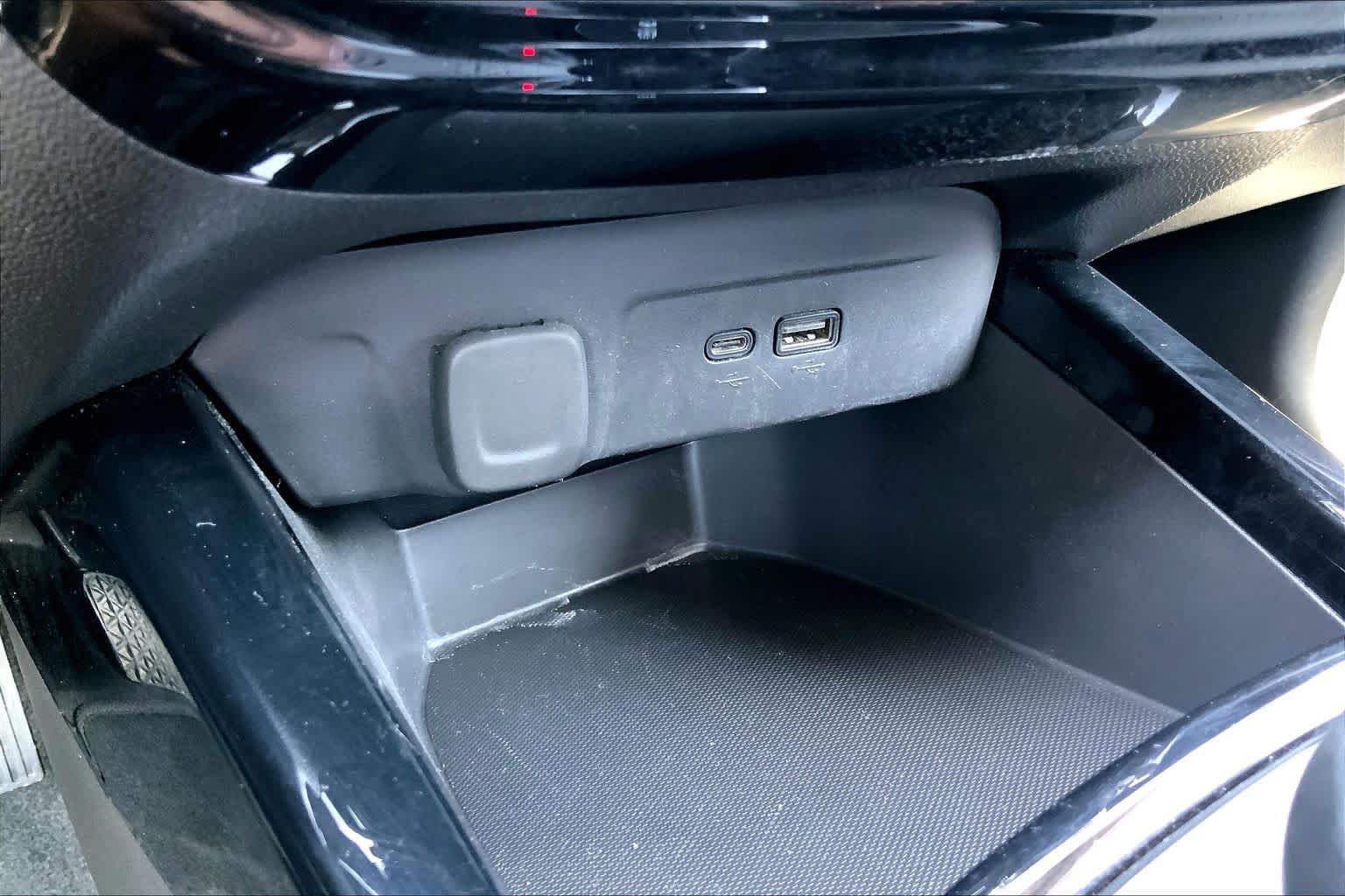Used 2025 Chevrolet Trax LT FWD image 34