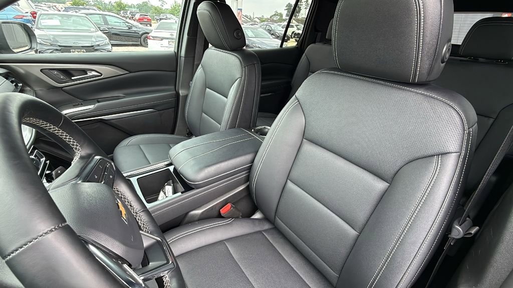 Used 2026 Chevrolet Traverse LT FWD image 14